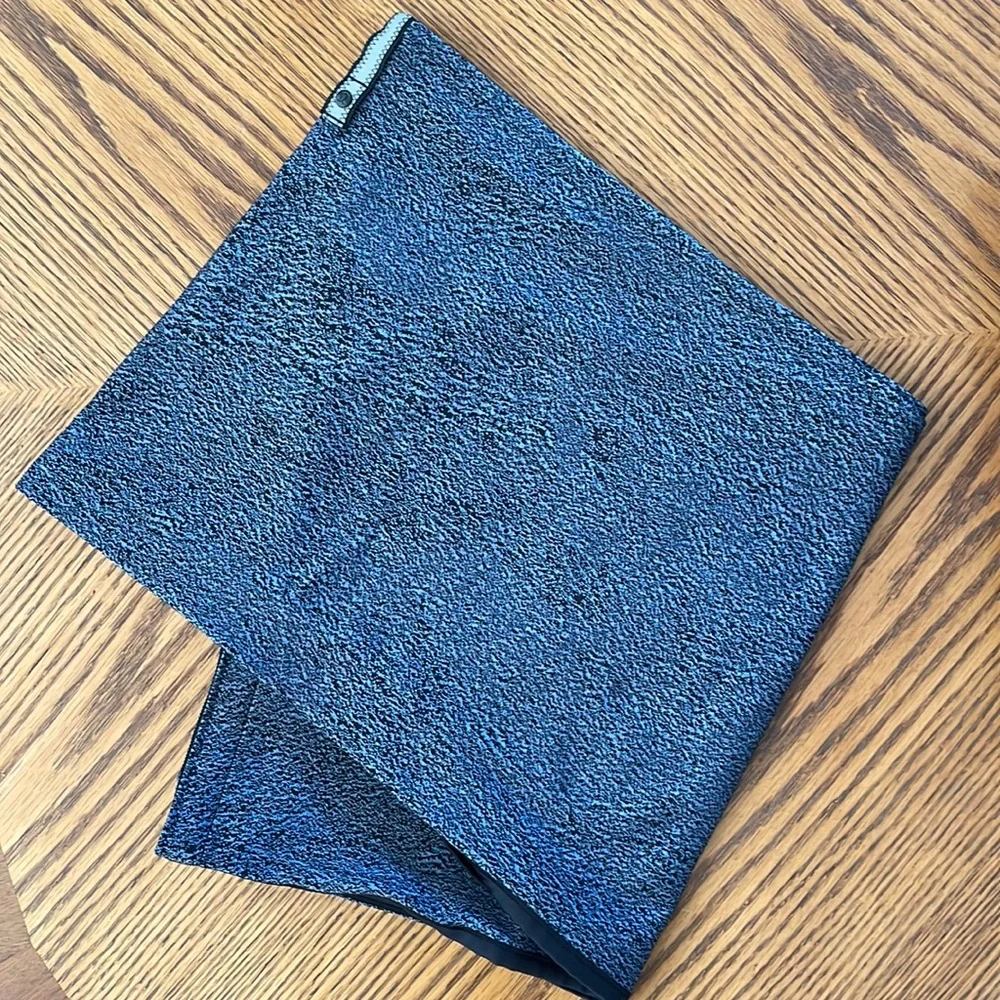 Lululemon Vinyasa Scarf - Blue & Black